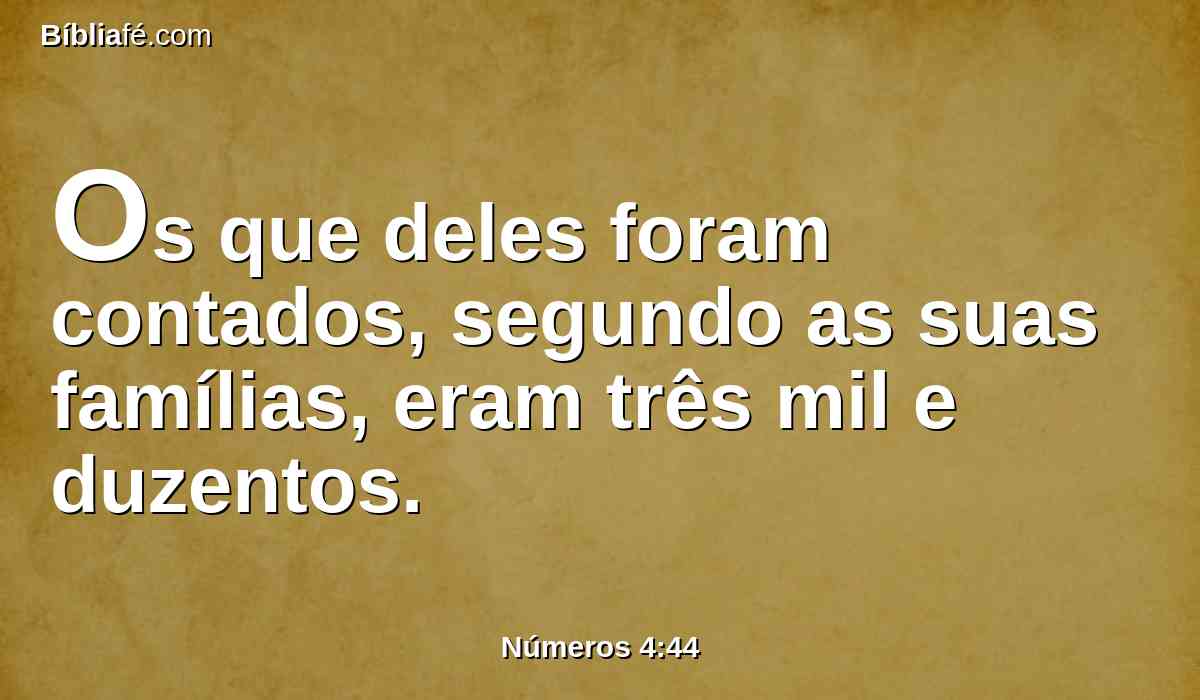 Os que deles foram contados, segundo as suas famílias, eram três mil e duzentos.