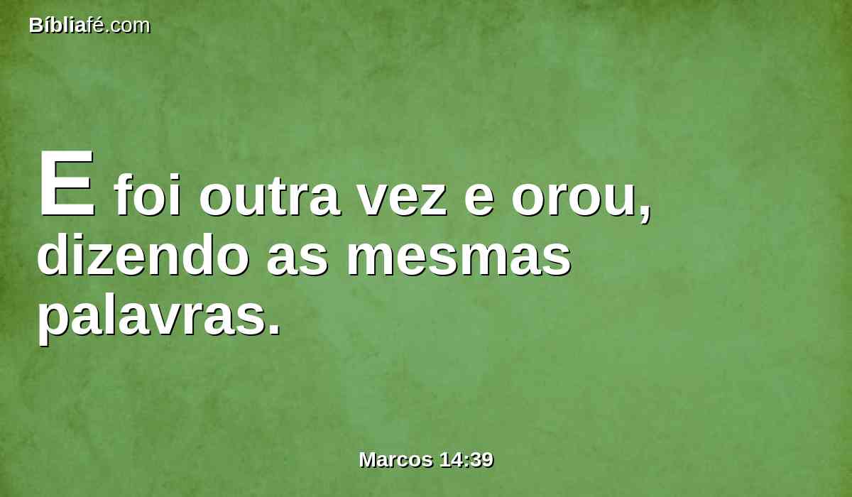 E foi outra vez e orou, dizendo as mesmas palavras.